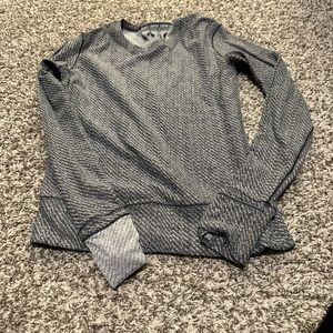 Lululemon runners pull over